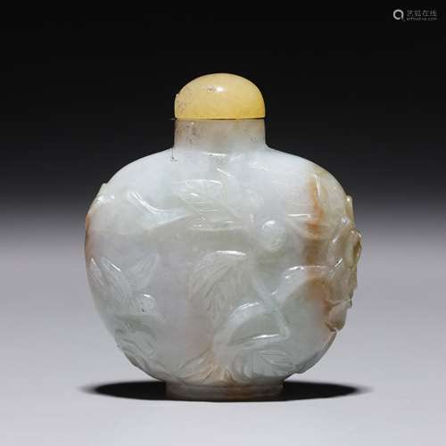 Chinese Carved Jadeite Snuff Bottle