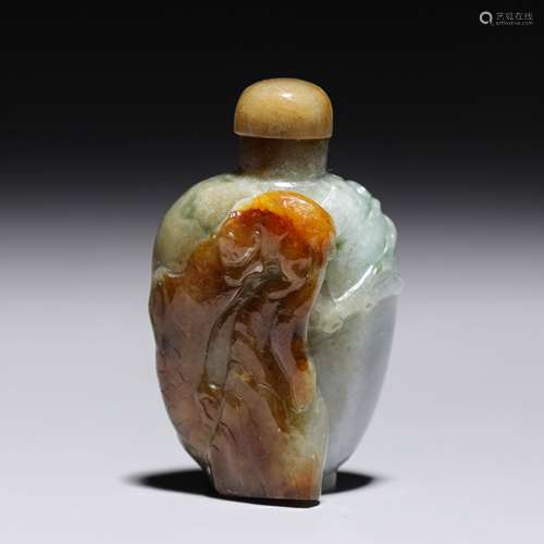 Chinese Carved Jadeite Snuff Bottle