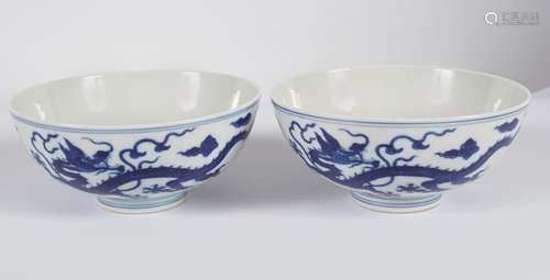 PAIR OF CHINESE DRAGON BOWLS