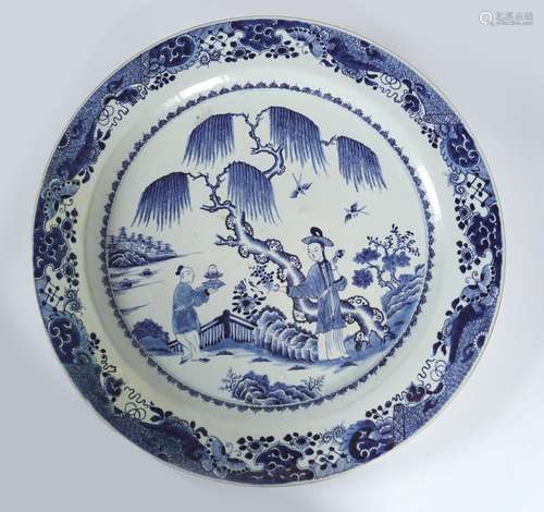 LARGE 18TH-CENTURY CHINESE BLUE AND WHITE CHARGER