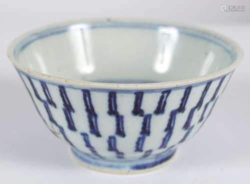 18TH-CENTURY BLUE AND WHITE BOWL