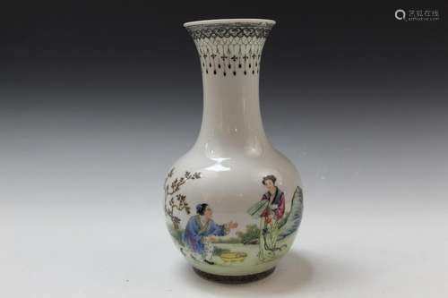 Chinese Famille Rose Porcelain Vase