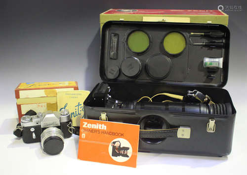 A Zenit FS-12 photographic set, including Zenit 12S camera, ...