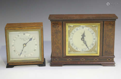 A 20th century oak cased mantel timepiece, the silvered squa...