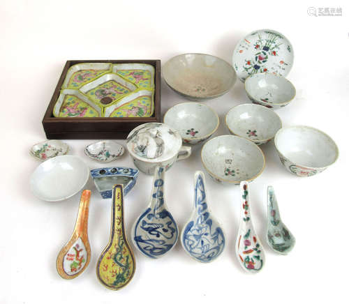 A collection of 19th and early 20th century Chinese ceramics...