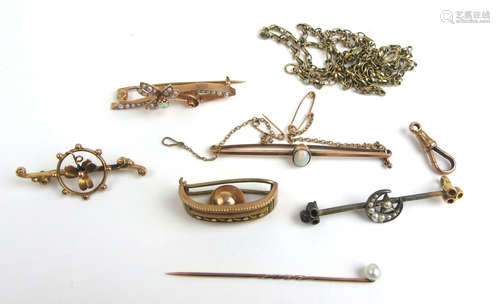 An assortment of 9ct gold and yellow metal items to include ...