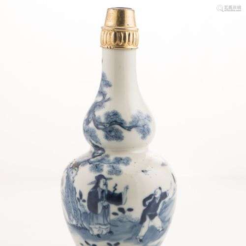 Petit vase double gourde en porcelaine émaillée bleu blanc à...