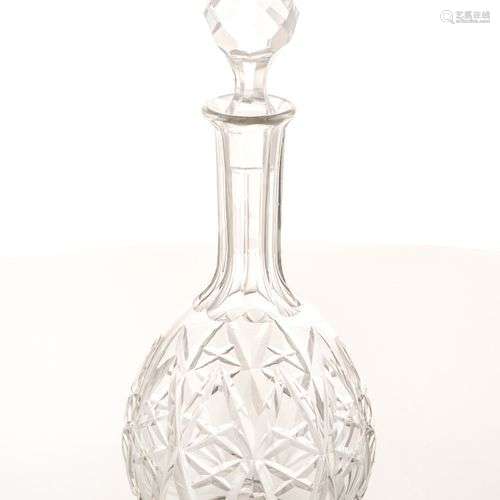 BACCARAT. Carafe en cristal taillé à motifs de croisillons e...