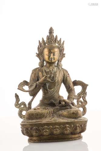 Bodhisattva en bronze, assis sur une base lotiforme, tenant ...