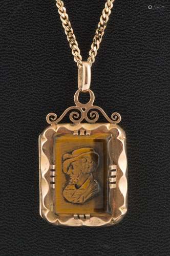 Pendentif souvenir en or jaune 750 millièmes orné d'un camée...