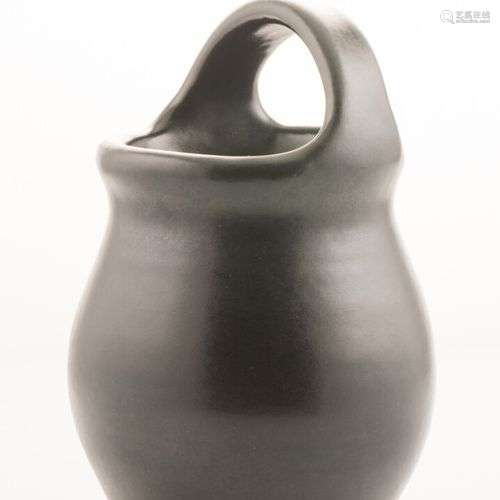 Pol CHAMBOST (1906 1983). Vase à une anse en céramique émail...