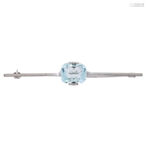 Stabnadel mit rechteckig antikem Aquamarin von ca. 6,8 ct,