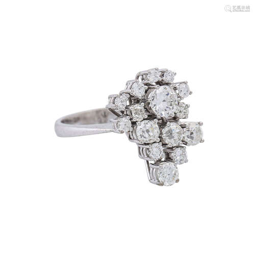 Ring mit 15 Altschliffdiamanten von zus. ca. 1,9 ct,