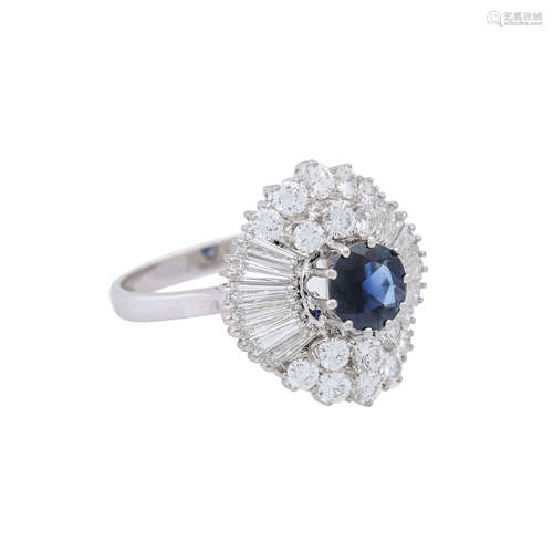 Ring mit Saphir und Diamanten von zus. ca. 2,5 ct,