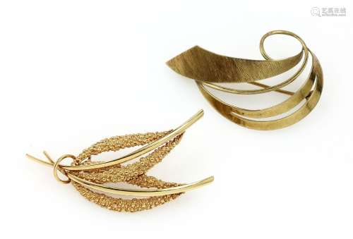 Lot 8 kt gold brooches
