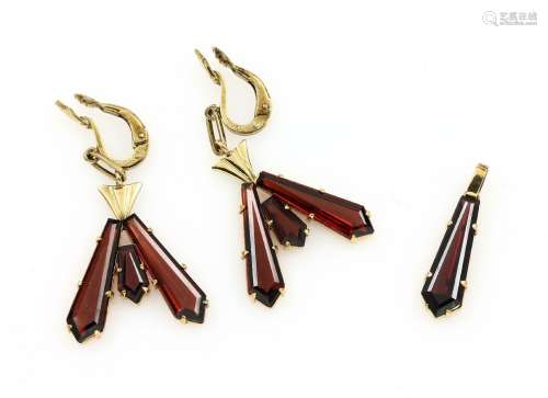 14 kt gold jewelry set with garnets