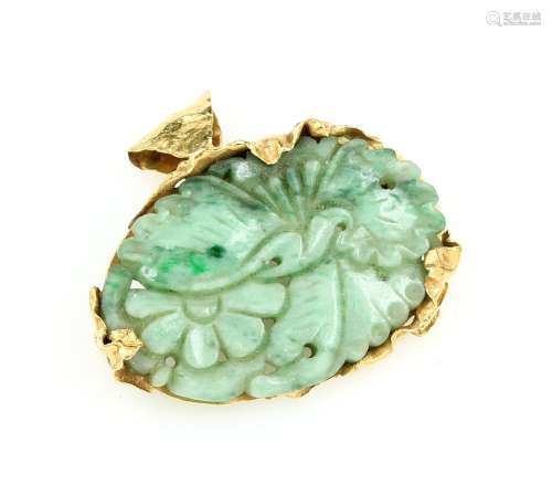 18 kt gold brooch/pendant with green jade/nephrite
