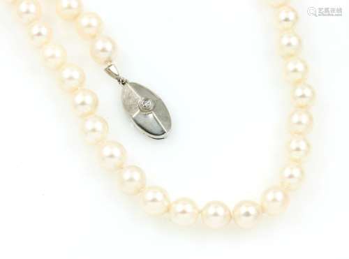 Cultured akoya pearls necklace with 14 kt goldlock with bril...