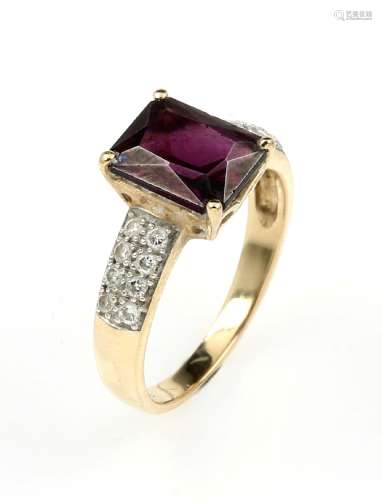 14 kt gold ring with almandine and brilliants