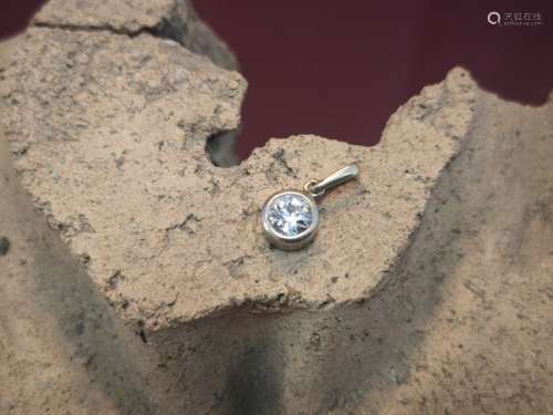 Pendentif en or gris et diamant taille ancienne serti clos, ...