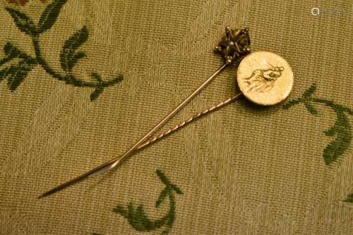 Une épingle en or Tonnel Paris, médaille St Christophe (poid...