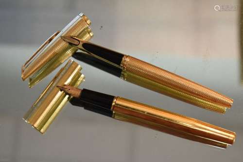 WATERMAN. Ensemble de deux stylos plume avec plume en or 18k...