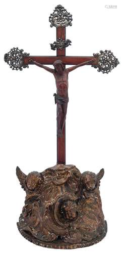 307-Crucifix en bois mouluré et sculpté et argent ajouré cis...