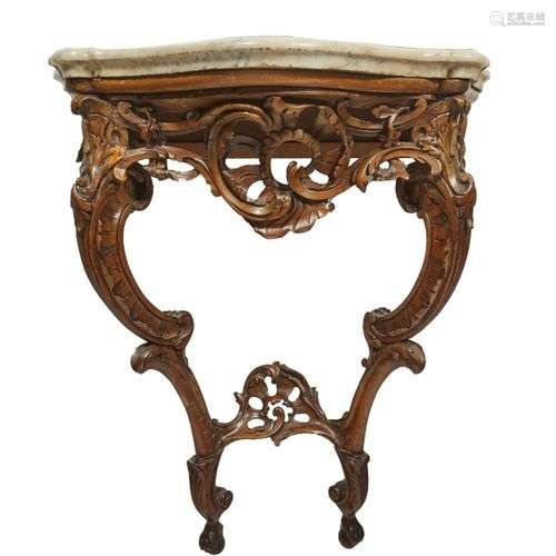 504-Console d'applique en bois mouluré et sculpté à décor d'...