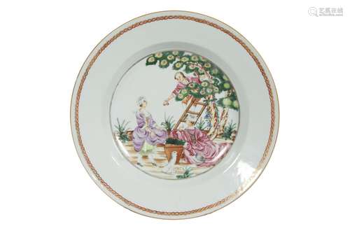 100-Chine : une assiette en porcelaine de Chine de la Compag...