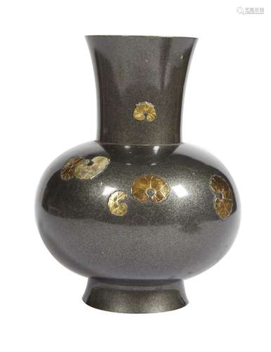 127-Japon (fin XIXème ou début XXème) Vase balustre en bronz...