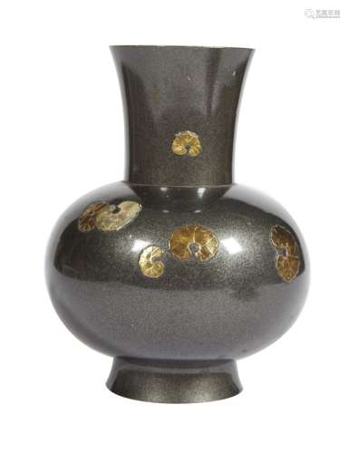 127-Japon (fin XIXème ou début XXème) Vase balustre en bronz...