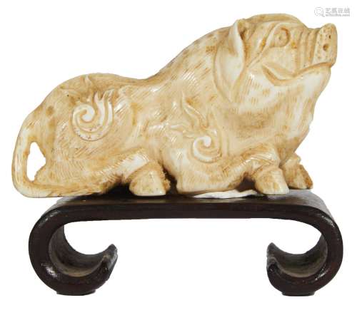 133-Japon : netsuké en ivoire sculpté figurant un cochon 3.5...