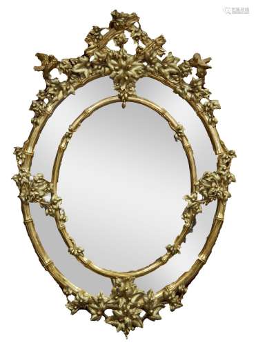 243-Important miroir à parecloses en bois stuqué et doré à d...
