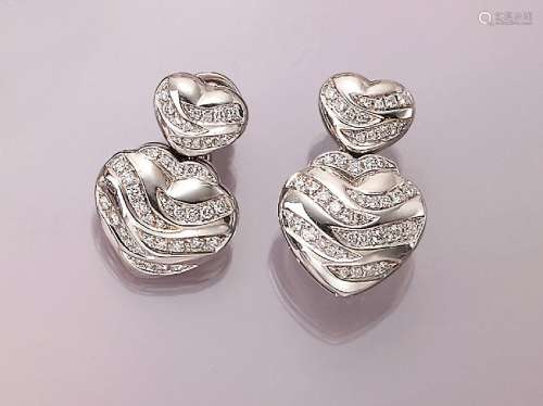 Pair of 18 kt gold earrings 'hearts' with brillian...