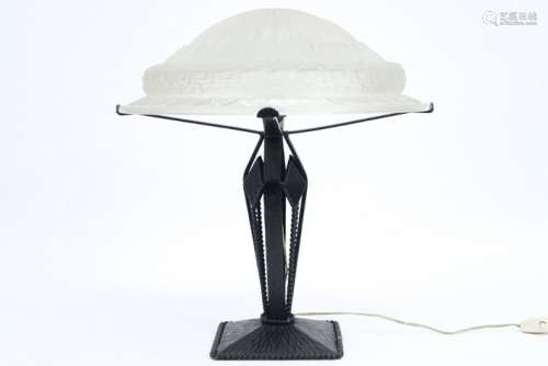 SCHNEIDER FRANCE Lampe Art Déco en fer forgé avec forme géom...