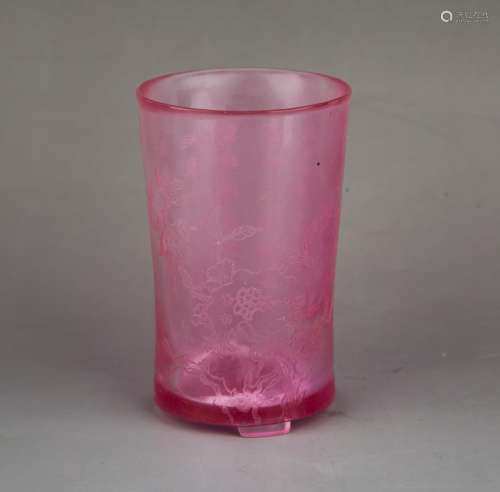 A CARVED PINK GLASS BRUSHPOT.BITONG