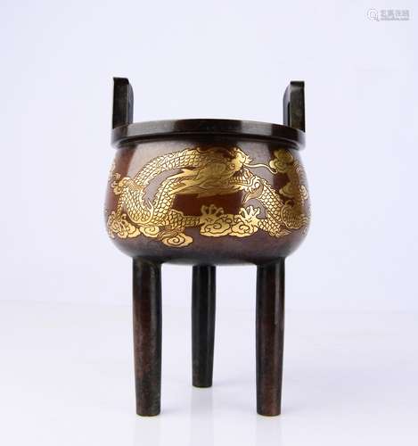 A GOLD-INLAID BRONZE TRIPOD CENSER.MING PERIOD