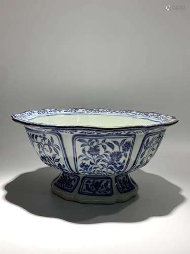 A BLUE AND WHITE BASIN.MARK OF XUANDE