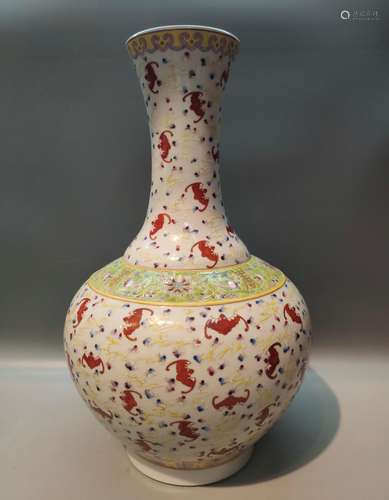 A FAMILLE-ROSE BOTTLE VASE.QING PERIOD