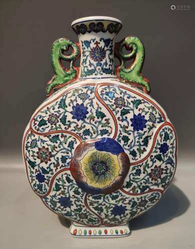 A DOUCAI BLUE AND WHITE MOON FLASK.MARK OF QIANLONG