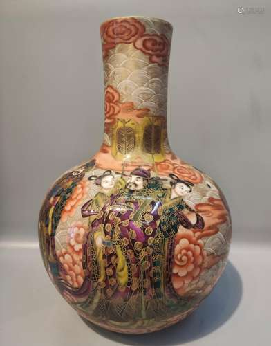 A ENAMELLED GILT-DECORATED BOTTLE VASE.QING PER…