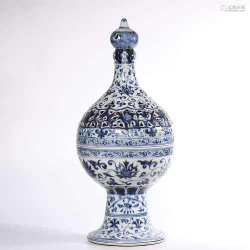 A BLUE AND WHITE BURNER AND COVER.MING PERIOD