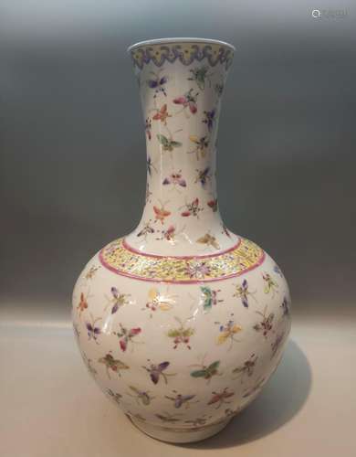 A FAMILLE-ROSE BOTTLE VASE.QING PERIOD