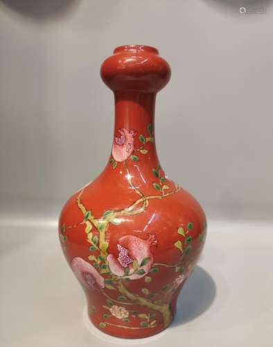 A CORAL-GROUND FAMILLE-ROSE VASE.MARK OF YONGZHENG
