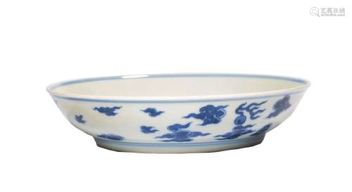 A BLUE AND WHITE DISH.QING PERIOD