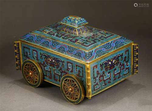 A CLOISONNE ENAMEL BRONZE BOX AND COVER.MARK OF