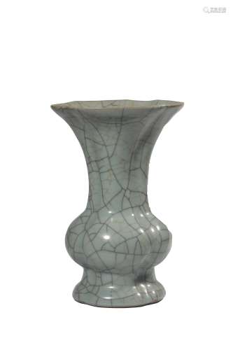 A GE-TYPE GLAZED VASE.QING PERIOD
