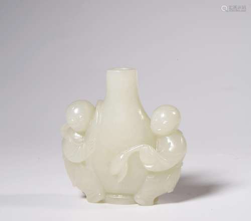 A CARVED WHITE JADE 'FIGURE' SNUFF BOTTLE.QING PERIOD