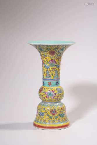 A YELLOW-GROUND FAMILLE-ROSE VASE.MARK OF QIANLONG