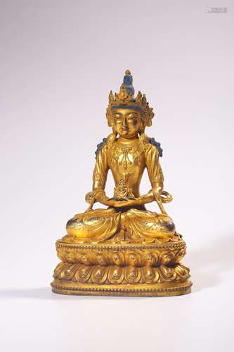 A GILT BRONZE FIGURE OF AMITAYUS.QING PERIOD